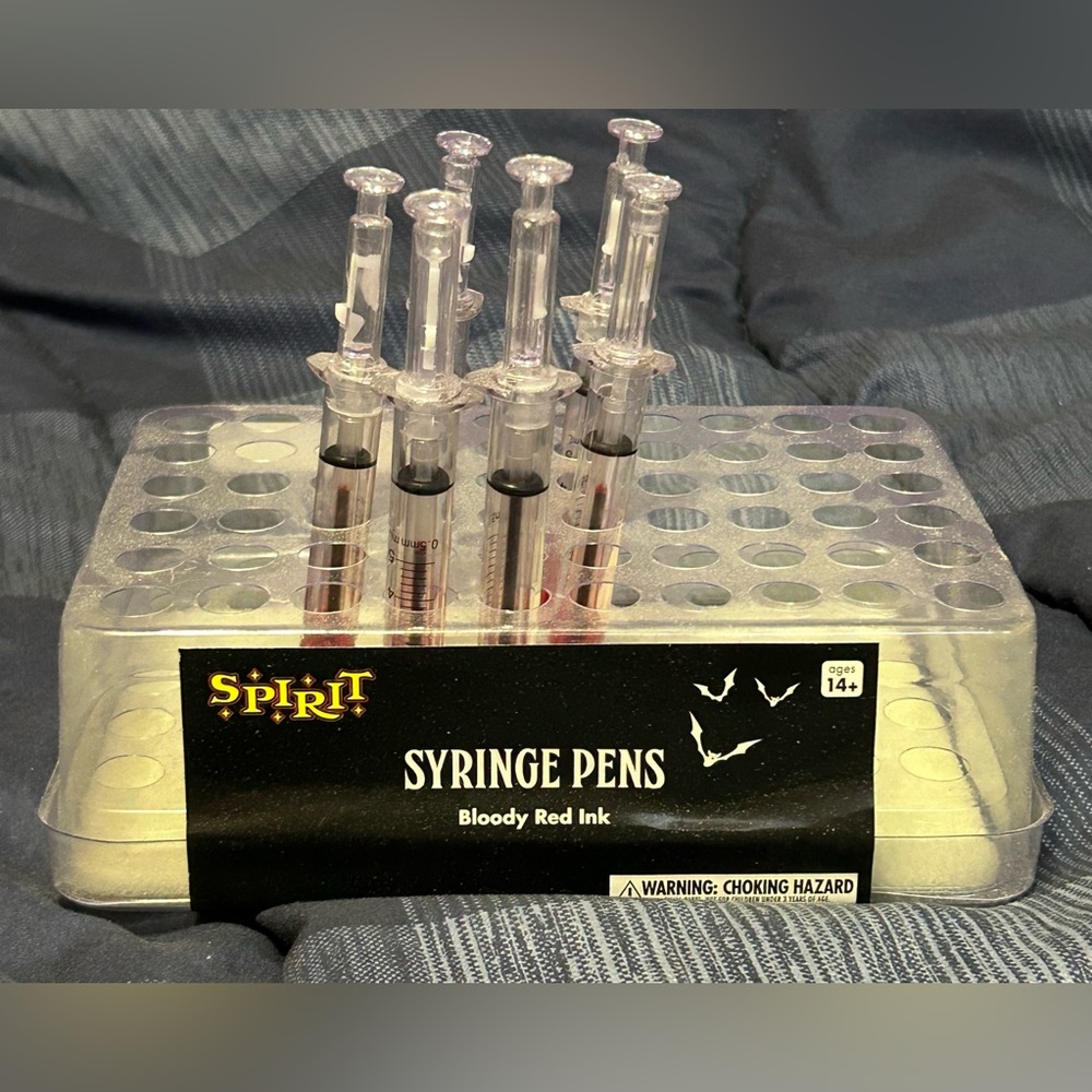 💚2 FOR 25 LISTING SALE💚 Halloween themed toy blood syringe pens! LOT of 6!